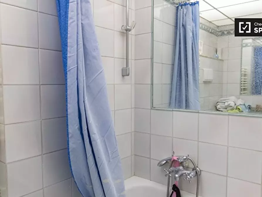 Immagine 10 di Camera condivisa in affitto  in Viale Ippocrate a Roma