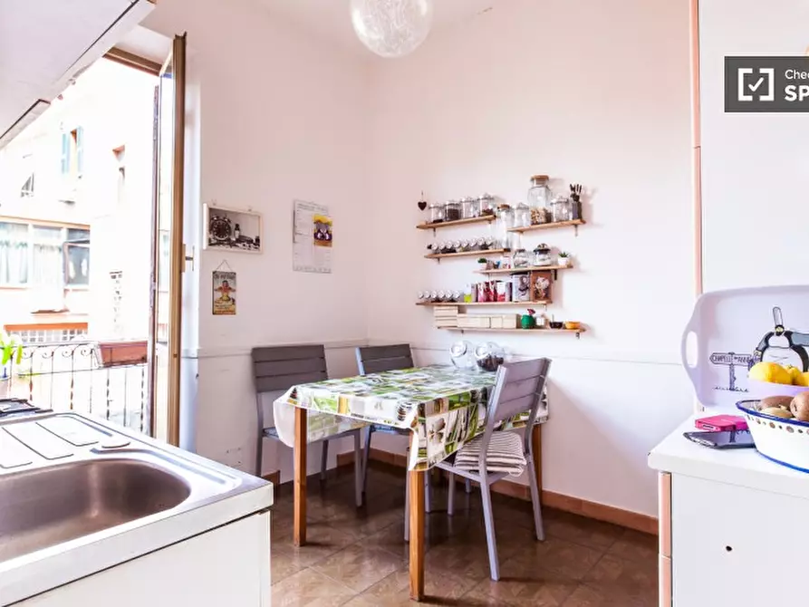 Immagine 9 di Camera condivisa in affitto  in Via Pesaro a Roma