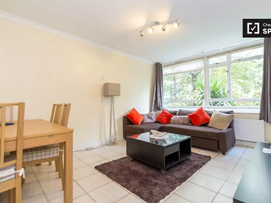 Immagine 2 di Appartamento in affitto  in Flat, Whitley House, Churchill Gardens, London SW1V 3BH, UK a 