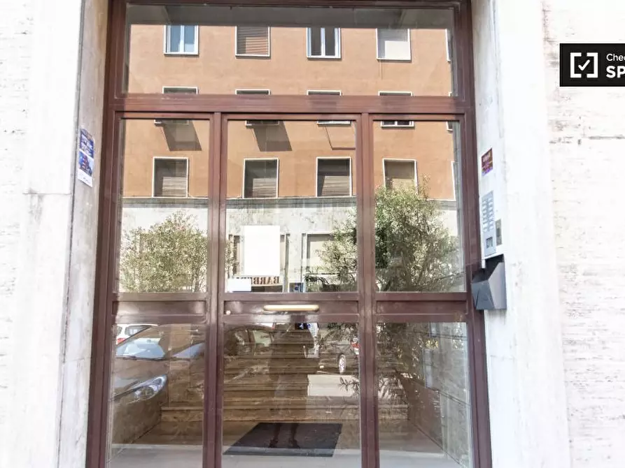 Immagine 19 di Camera condivisa in affitto  in Via dei Campi Flegrei a Roma