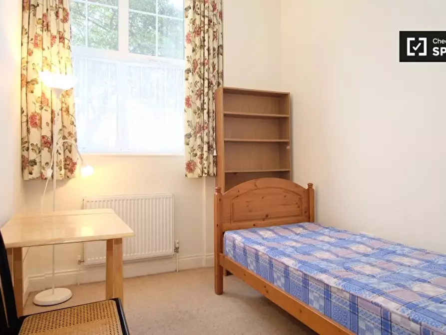 Immagine 1 di Camera condivisa in affitto  in flat, 55 Cooper Rd, London NW10 1BF, UK a Brent