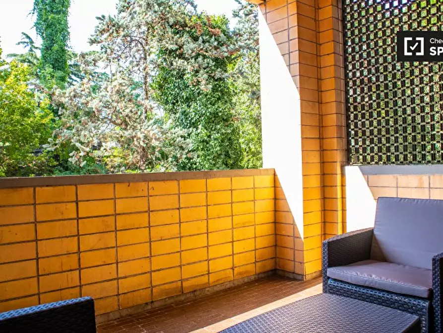 Immagine 3 di Camera condivisa in affitto  in Via Alfredo Catalani a Roma