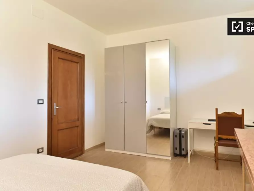 Immagine 3 di Camera condivisa in affitto  in Via Santa Domenica Talao, 00173 Roma RM, Italy a Roma