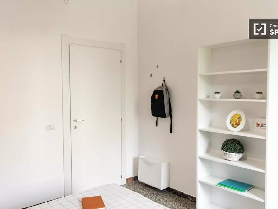 Immagine 4 di Camera condivisa in affitto  in Viale delle Province a Roma