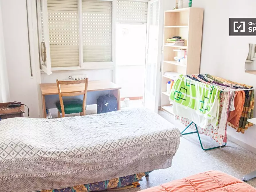 Immagine 8 di Camera condivisa in affitto  in Via Tuscolana a Roma