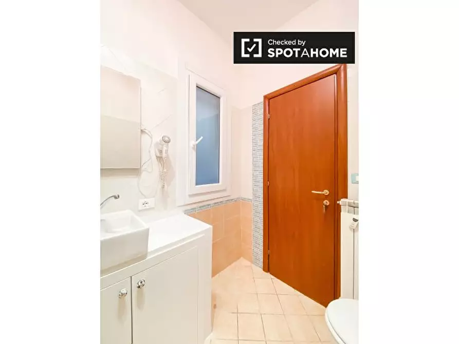 Immagine 9 di Camera condivisa in affitto  in Via Giovanni da Empoli a Roma