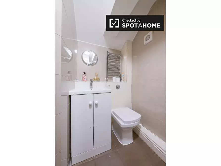 Immagine 8 di Camera condivisa in affitto  in a Court St a Poplar