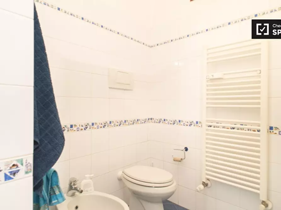 Immagine 15 di Camera condivisa in affitto  in Via Montebuono a Roma