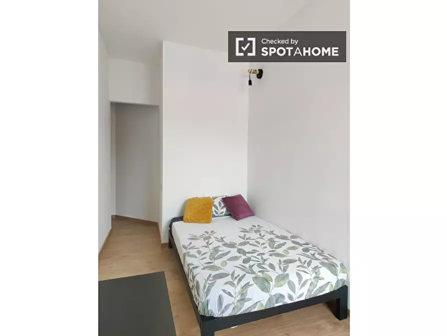 Immagine 2 di Camera condivisa in affitto  in Via Donatello a Milano