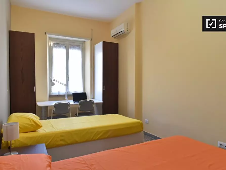 Immagine 2 di Camera condivisa in affitto  in Via dei Platani, 00172 Roma RM, Italy a Roma