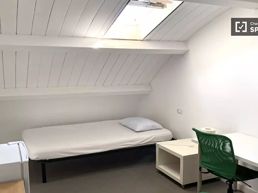 Immagine 6 di Camera condivisa in affitto  in Via di Carcaricola a Roma