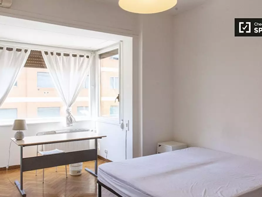 Immagine 19 di Camera condivisa in affitto  in Via Luca Valerio a Roma