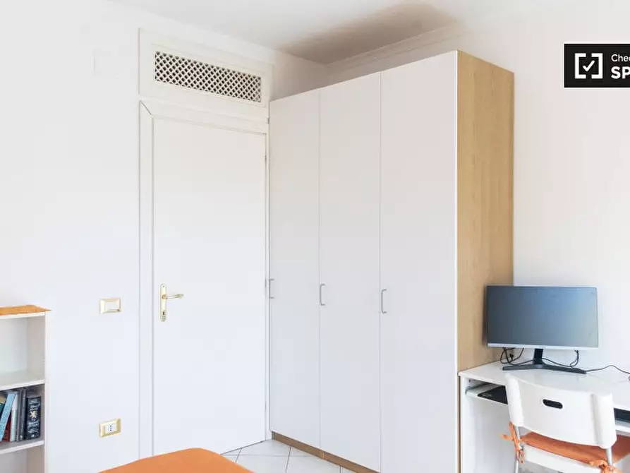 Immagine 8 di Camera condivisa in affitto  in Via Giuseppe Gregoraci a Roma