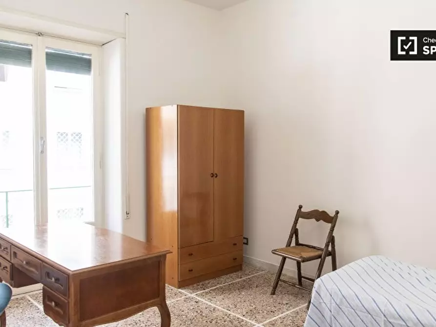 Immagine 3 di Camera condivisa in affitto  in Viale delle Provincie a Roma