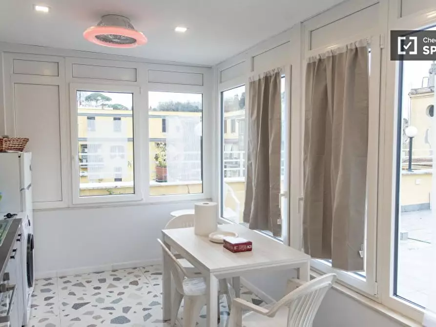 Immagine 14 di Camera condivisa in affitto  in Via Francesco Caracciolo a Roma