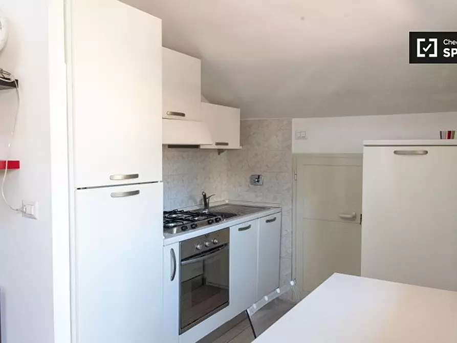 Immagine 15 di Appartamento in affitto  in Via Novacella a Roma