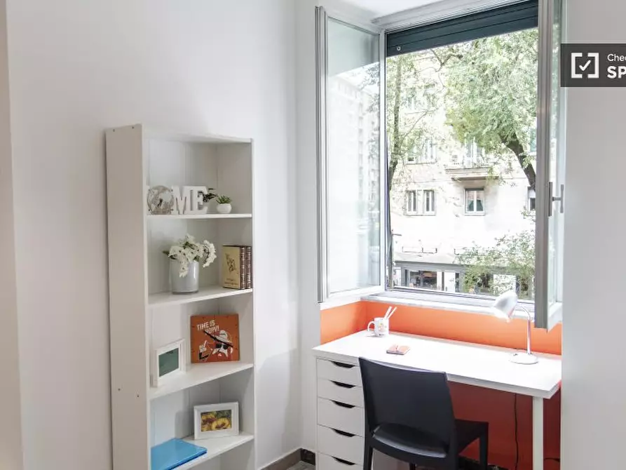 Immagine 15 di Camera condivisa in affitto  in Viale delle Province a Roma