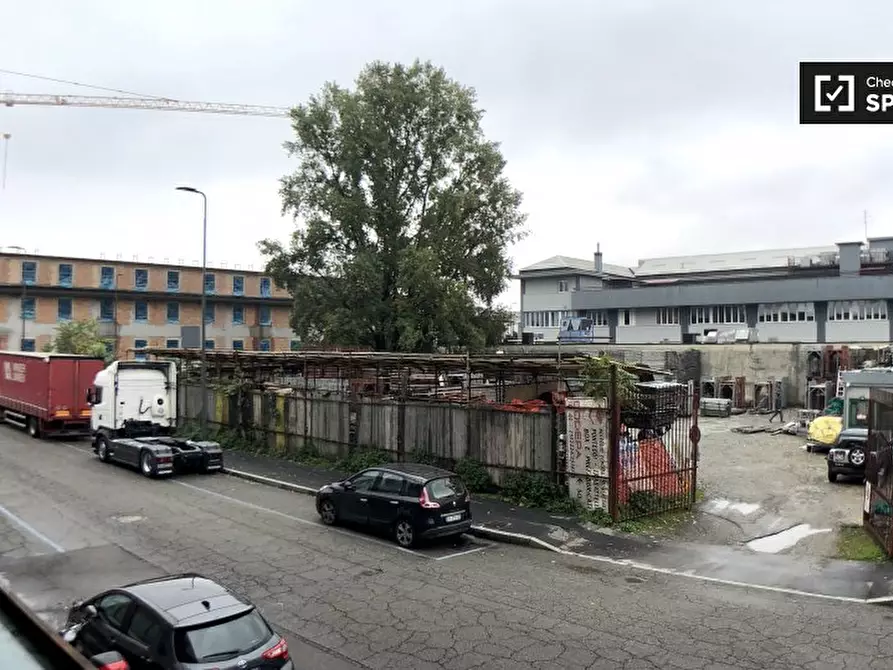 Immagine 5 di Camera condivisa in affitto  in Via Empedocle a Milano