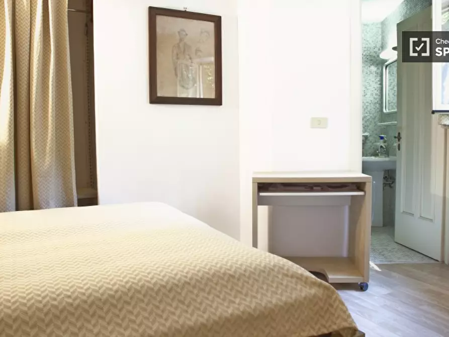 Immagine 3 di Camera condivisa in affitto  in Via dei Bonacolsi a Roma