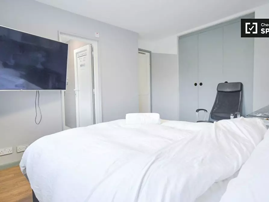 Immagine 1 di Camera condivisa in affitto  in Joshua Street, London E14 0RD a Poplar