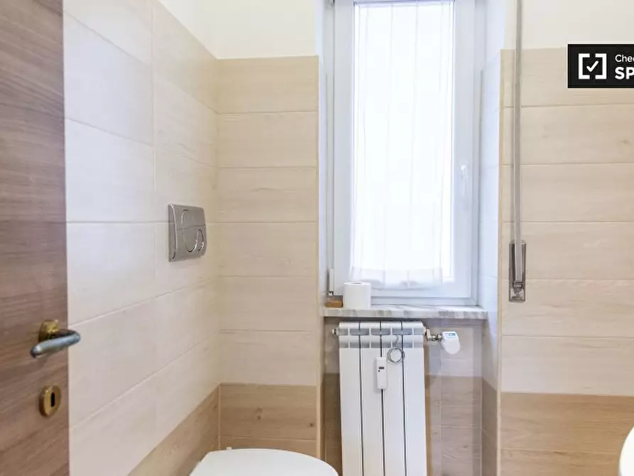 Immagine 16 di Camera condivisa in affitto  in Via Tarquinio Collatino a Roma