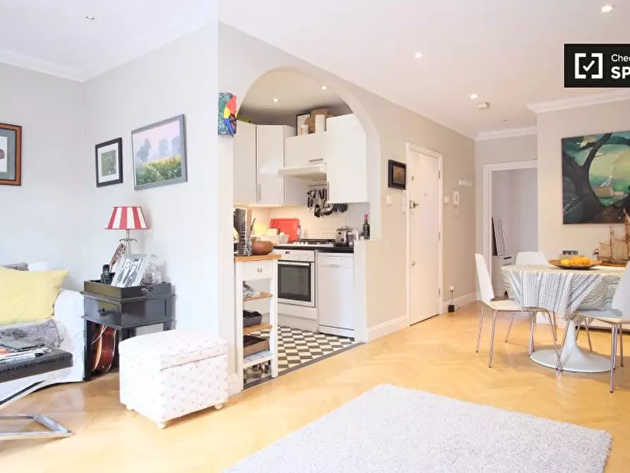 Immagine 6 di Appartamento in affitto  in Kensington High St, Kensington, London W8 6NW, UK a Kensington