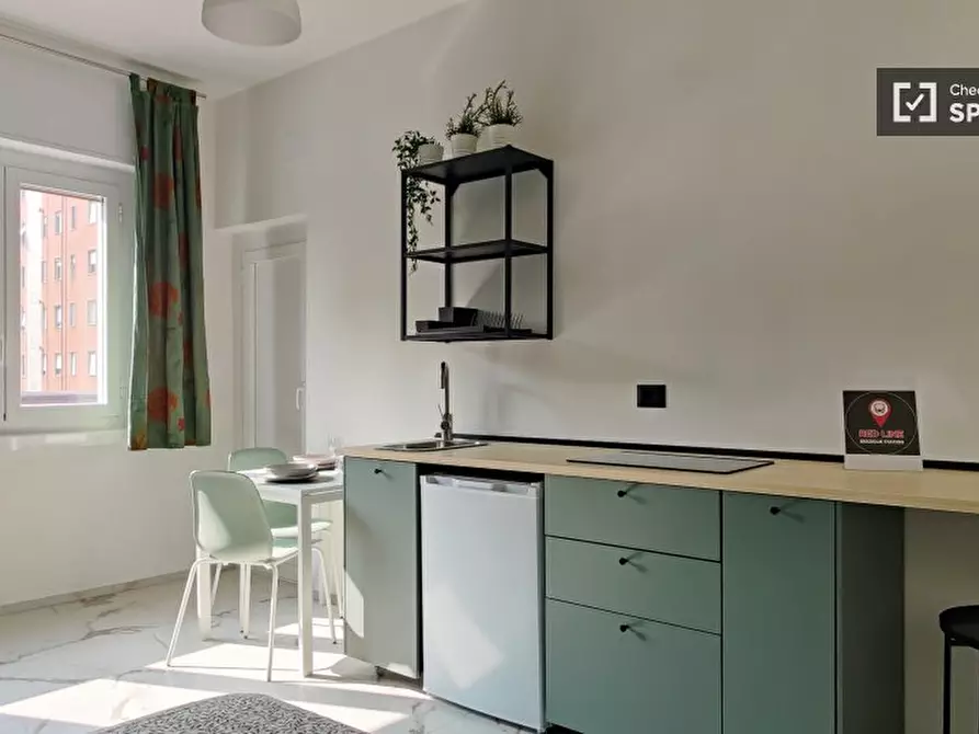 Immagine 18 di Camera condivisa in affitto  in Via delle Forze Armate a Milano