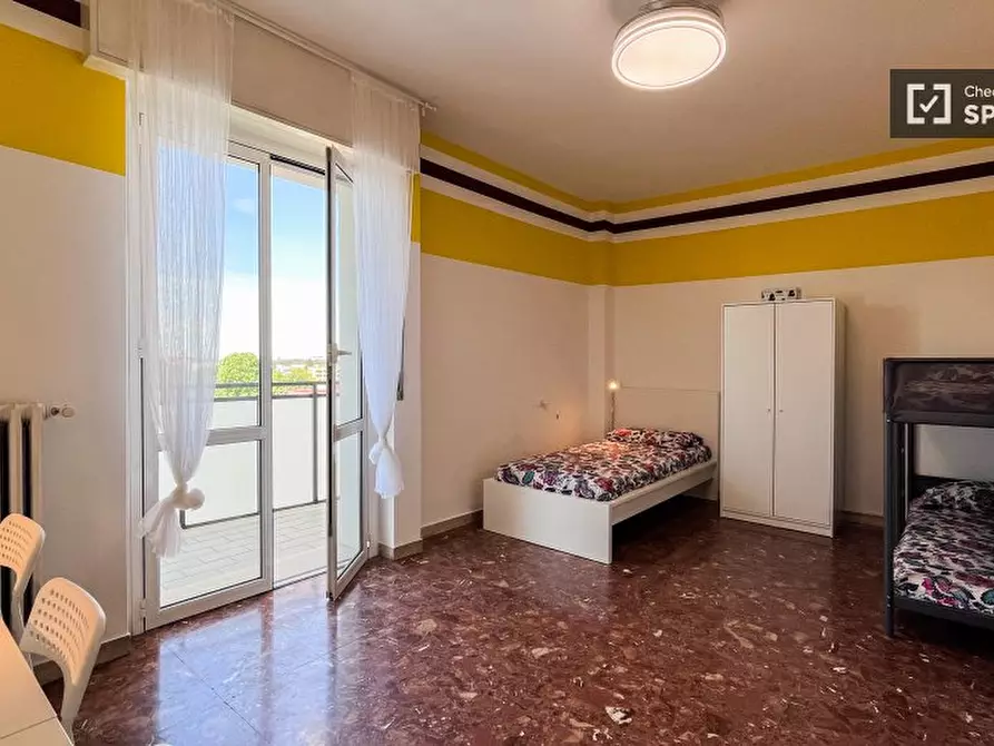 Immagine 4 di Camera condivisa in affitto  in Via Monte Sabotino a Cinisello Balsamo