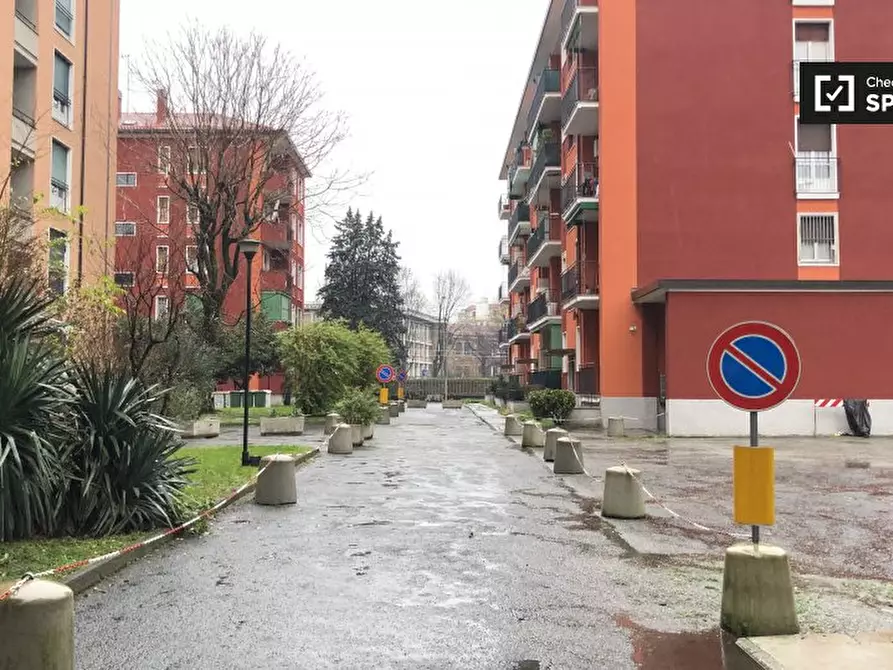 Immagine 17 di Camera condivisa in affitto  in Via Orbetello a Milano
