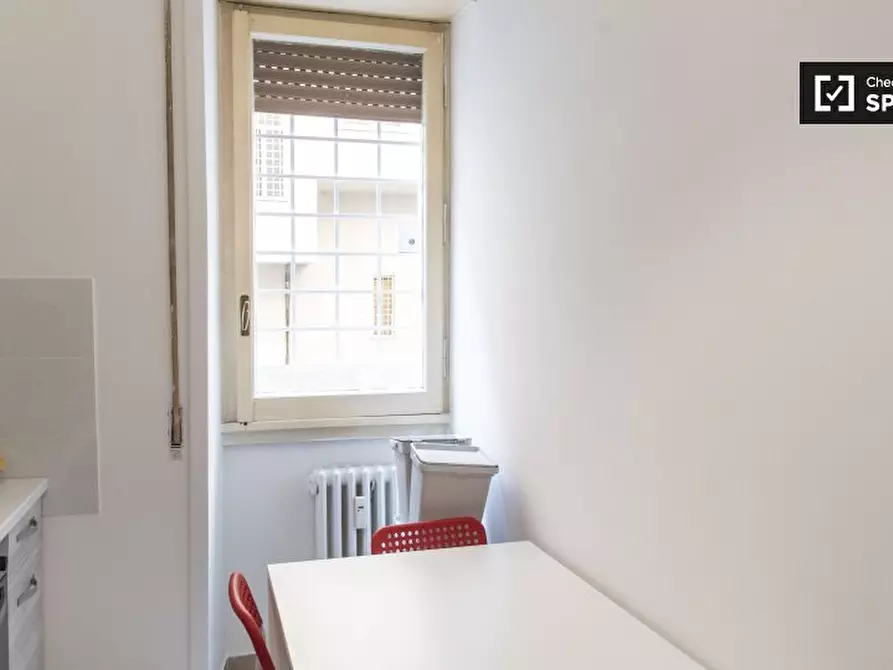 Immagine 17 di Camera condivisa in affitto  in Via Capo Miseno a Roma