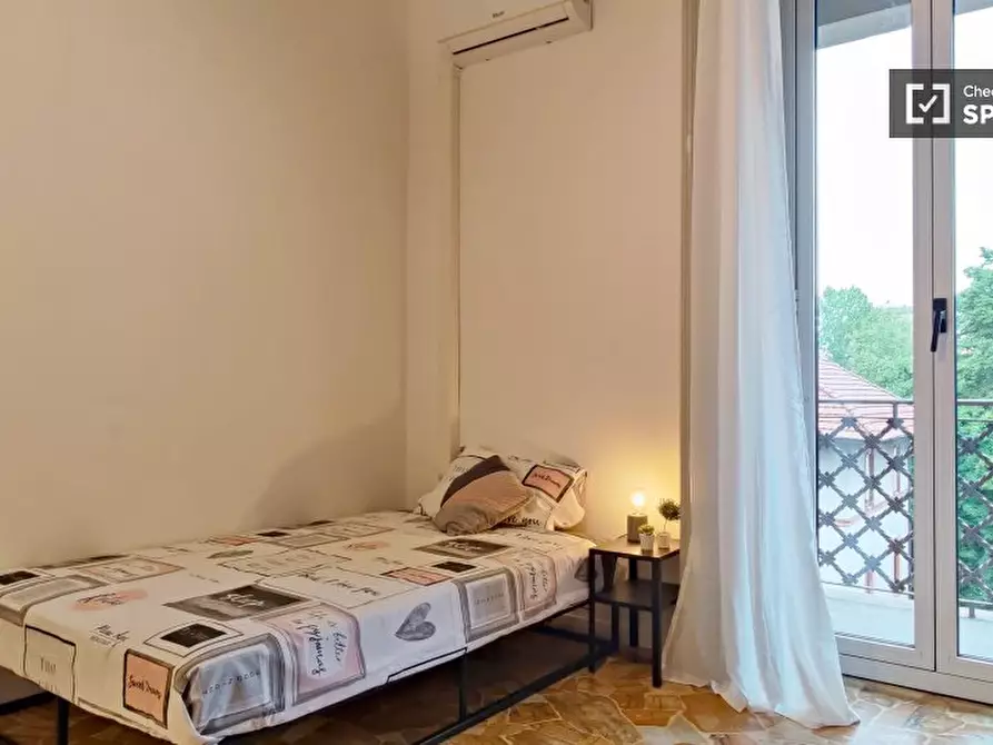 Immagine 2 di Camera condivisa in affitto  in Via Plinio a Milano