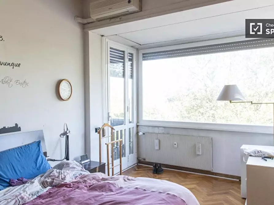 Immagine 2 di Camera condivisa in affitto  in Lungotevere di Pietra Papa a Roma