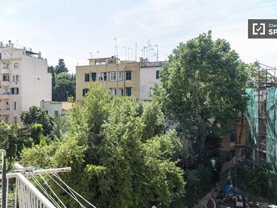 Immagine 7 di Camera condivisa in affitto  in via Carlo Emanuele a Roma