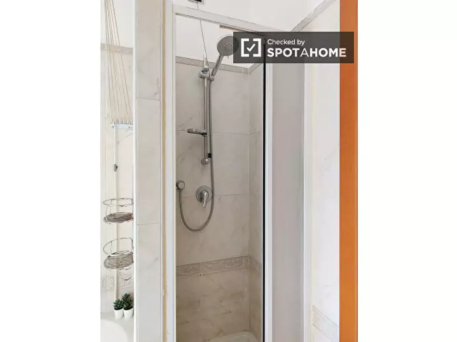 Immagine 15 di Camera condivisa in affitto  in Viale Enrico Forlanini a Milano