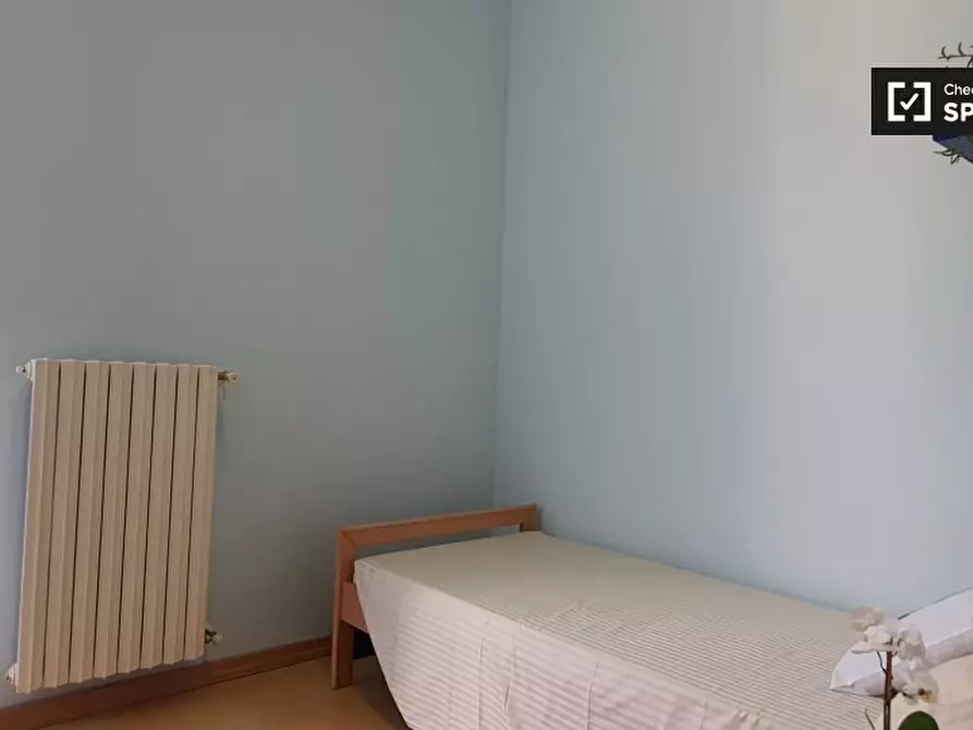 Immagine 3 di Camera condivisa in affitto  in Via Anton Giulio Barrili a Milano