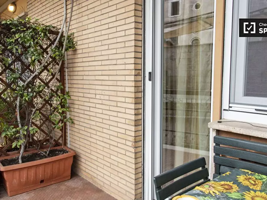 Immagine 15 di Camera condivisa in affitto  in Via della Cava Aurelia a Roma