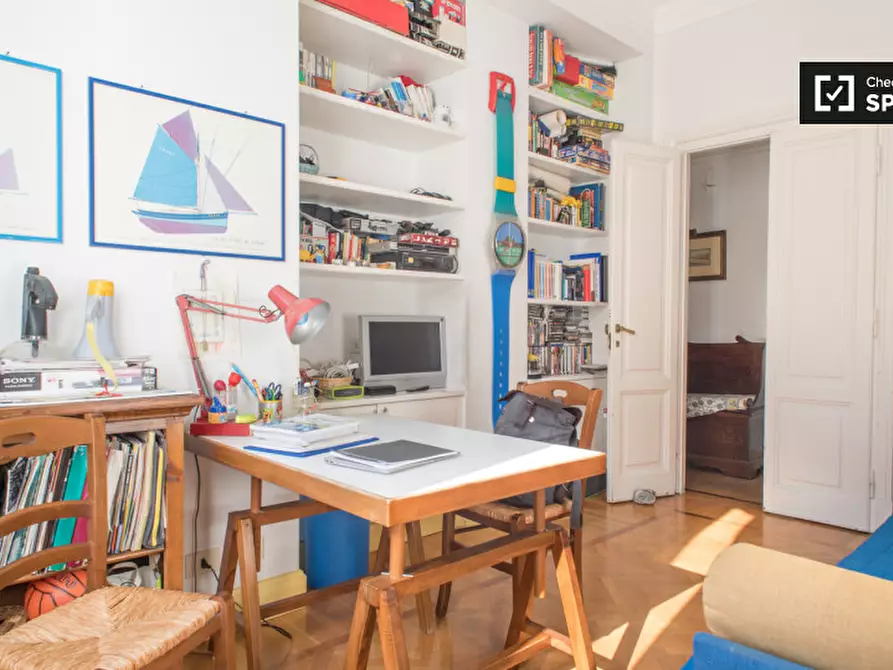 Immagine 3 di Camera condivisa in affitto  in Via Adige a Roma