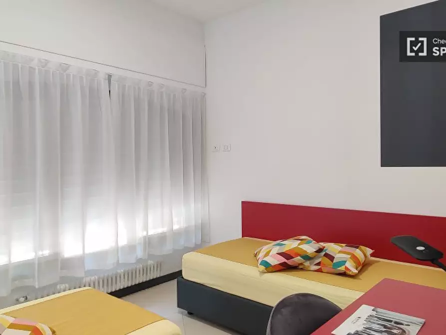 Immagine 3 di Camera condivisa in affitto  in Corso Italia a Milano