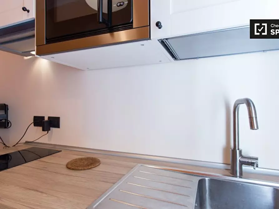 Immagine 9 di Ufficio in affitto  in Via Gavirate a Milano