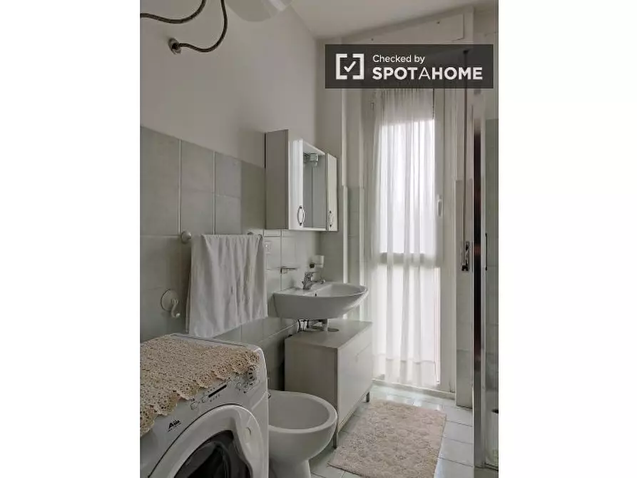 Immagine 17 di Camera condivisa in affitto  in Via Demonte a Milano