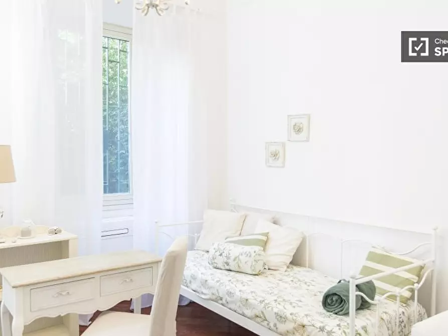 Immagine 3 di Camera condivisa in affitto  in Viale dei Quattro Venti a Roma