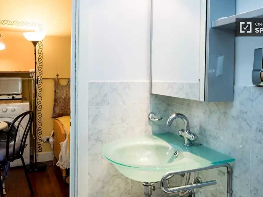 Immagine 2 di Camera condivisa in affitto  in Viale Edoardo Jenner a Milano