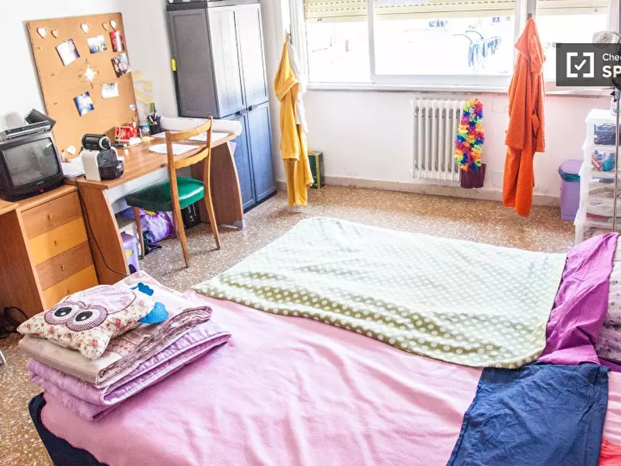 Immagine 3 di Camera condivisa in affitto  in Via Tuscolana a Roma