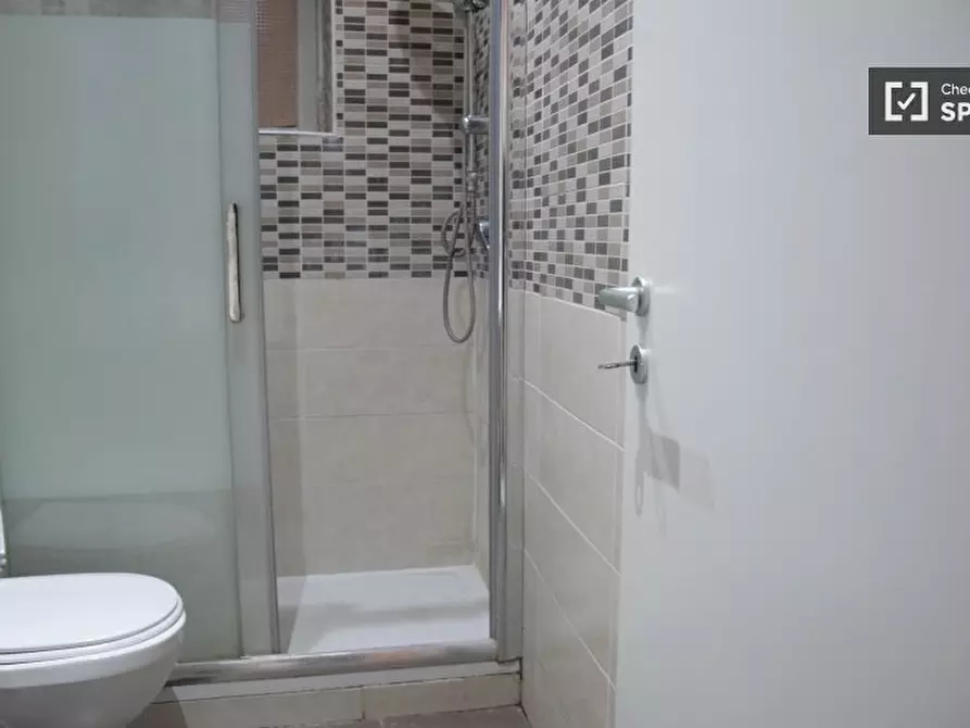 Immagine 6 di Camera condivisa in affitto  in Via Nino Oxilia a Roma