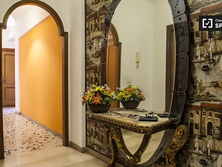 Immagine 17 di Camera condivisa in affitto  in Via Altavilla Irpina a Roma