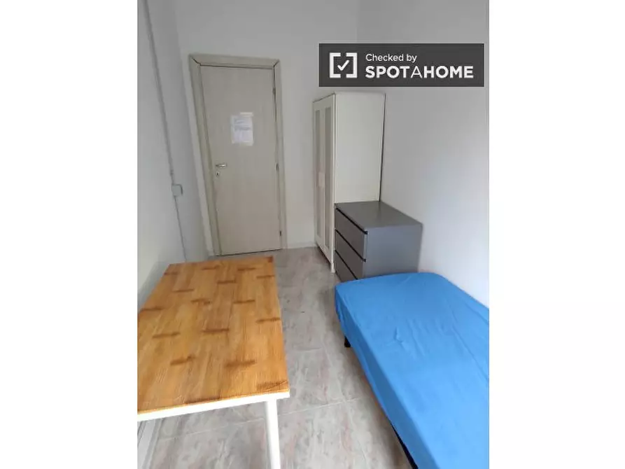 Immagine 4 di Camera condivisa in affitto  in Via Lero, 00144 Roma RM, Italy a Roma