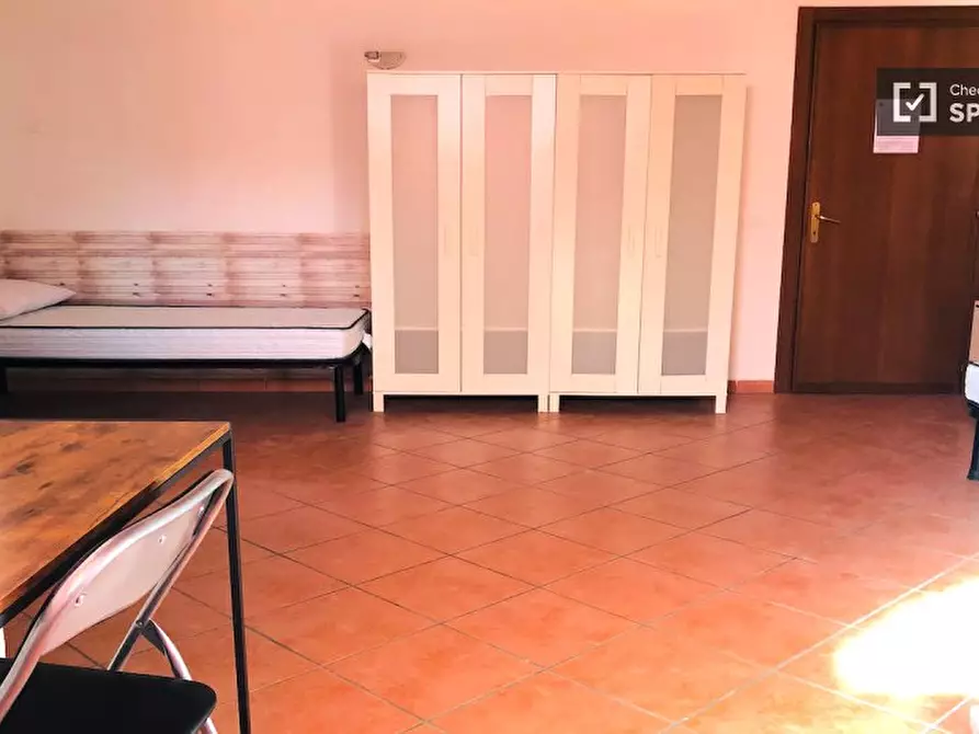 Immagine 2 di Camera condivisa in affitto  in Via Alessandro Brisse a Roma