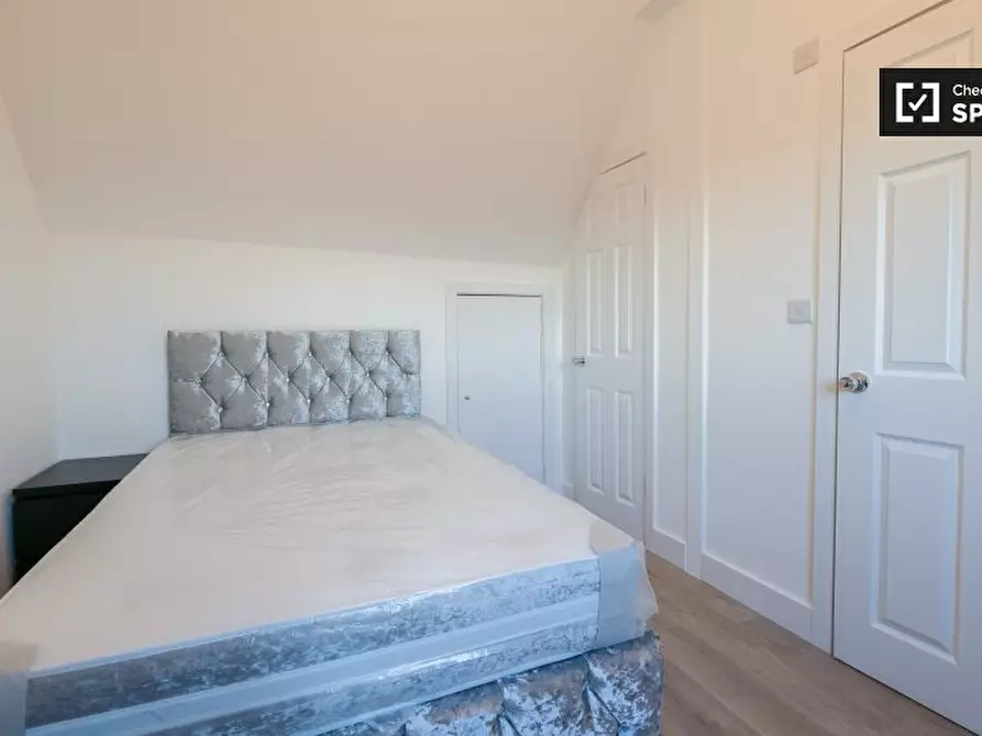 Immagine 11 di Appartamento in affitto  in Heathfield Park Drive a Barking