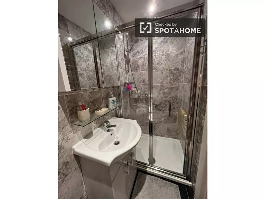 Immagine 5 di Camera condivisa in affitto  in Primrose Ln a Croydon