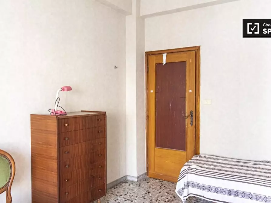 Immagine 2 di Camera condivisa in affitto  in Via di Val Tellina a Roma